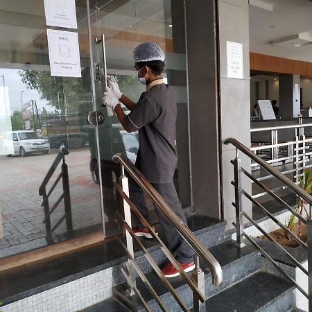 Hotel Satkar Chhatral Kültér fotó