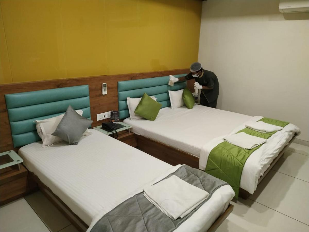 Hotel Satkar Chhatral Kültér fotó