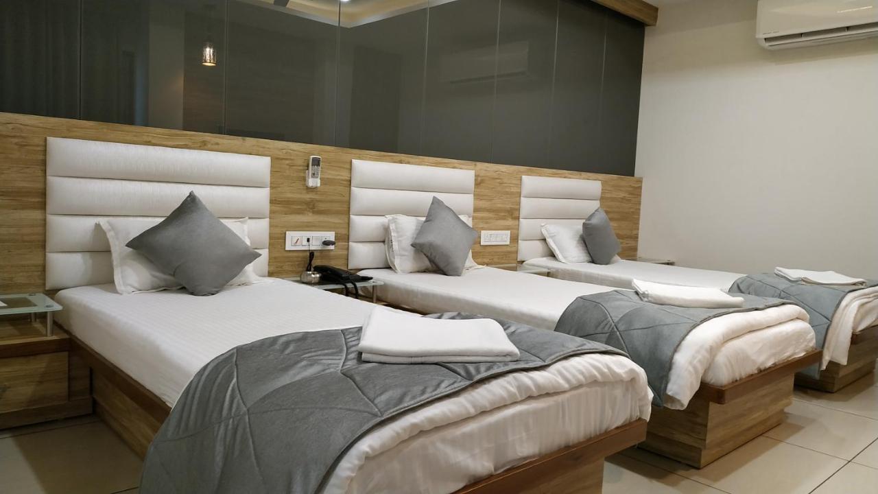 Hotel Satkar Chhatral Kültér fotó