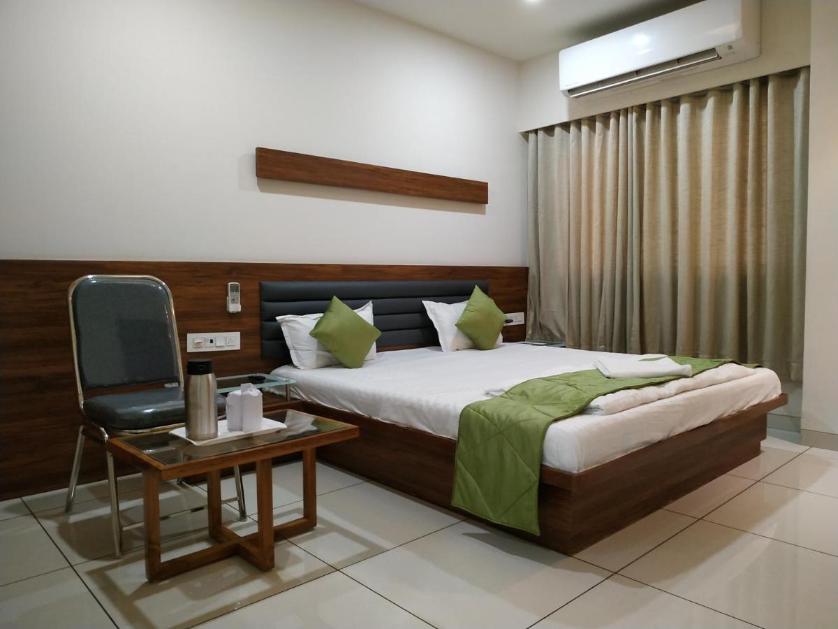 Hotel Satkar Chhatral Kültér fotó